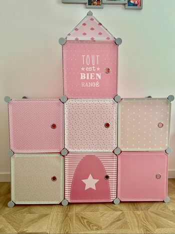 Casiers de Rangement roses chambre fille