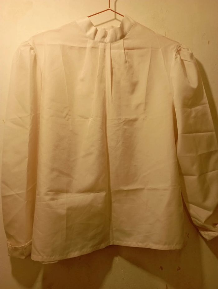 Blouse voile mousseline crème boutonné dos
