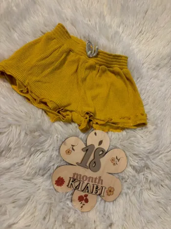 Short jaune