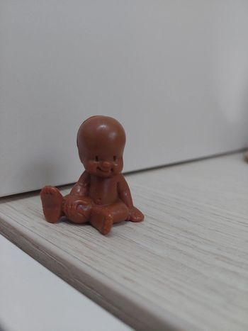 Figurine babies assis marron n°43
