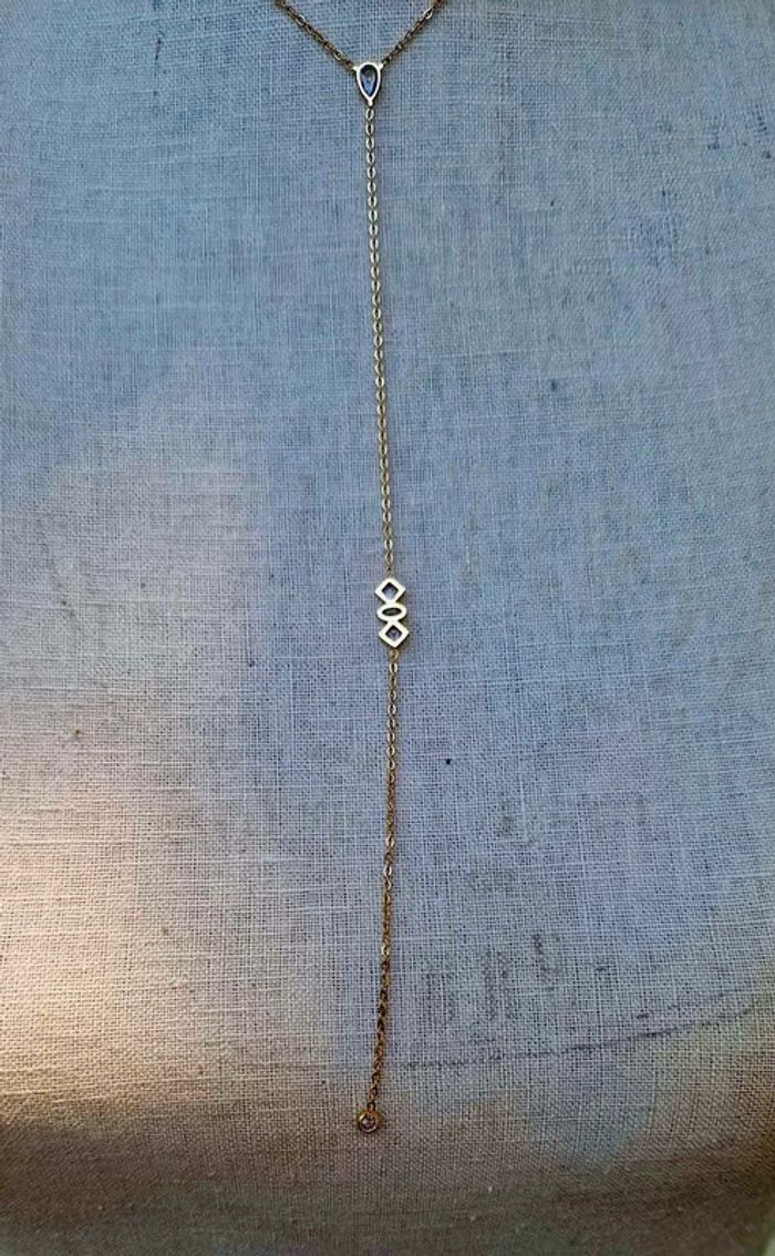 Collier sautoir fin V acier inoxydable or cristaux - photo numéro 5
