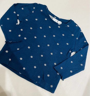 Haut manches longues bleu marine avec petites fleurs marguerites 18 mois /80cm Les petits cailloux