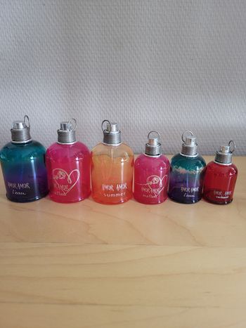 Lot de flacons de parfum vides AMOR AMOR