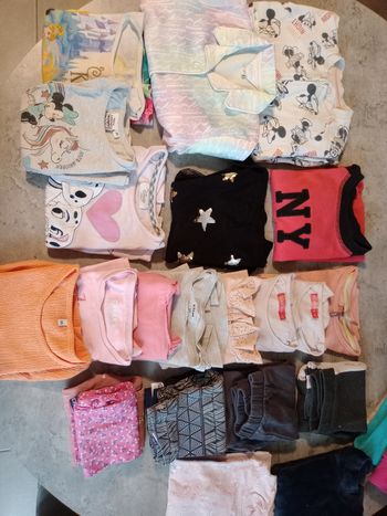 Lot vêtement fille 3 ans. 