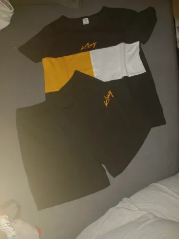 Tee-shirt et short taille 7 ans