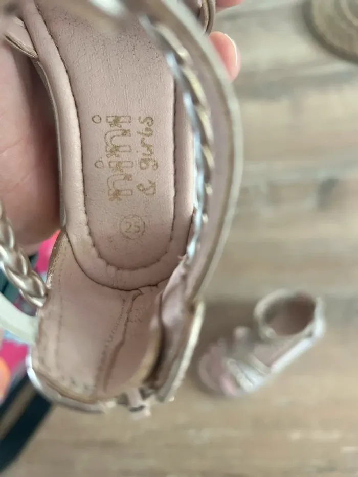 Nus pied fille taille 25 - photo numéro 5