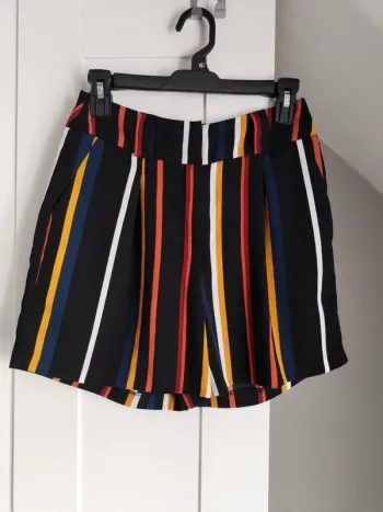 Short à rayures