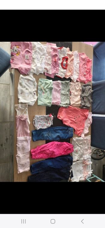 Lot 2 ans pantalons t shirts