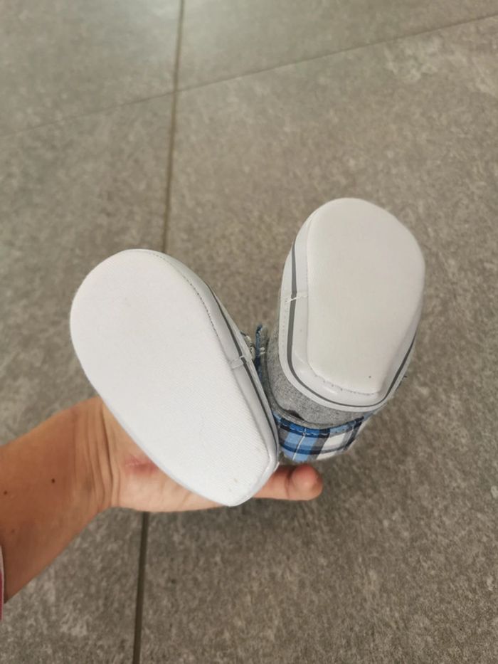 Baskets bébé 0/6 mois neuves - photo numéro 3