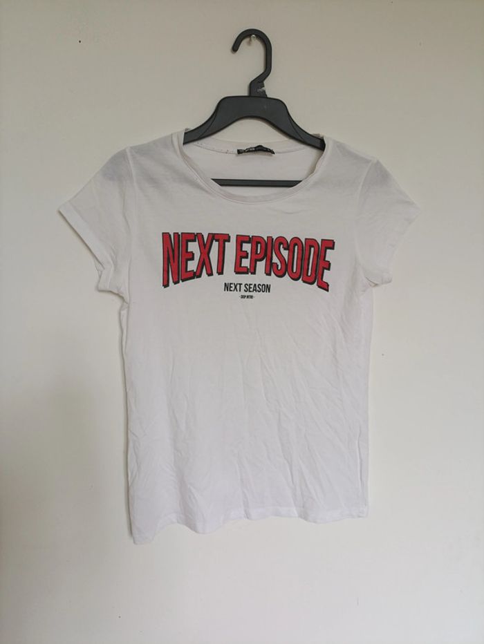 T-shirt netflix blanc imprimé "Next Episode Next Season" FB Sister
