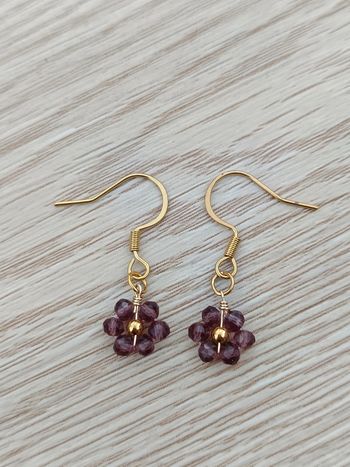 Boucles d'oreilles fleurs violettes pendantes