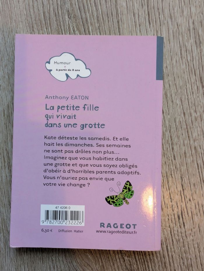 Livre la petite fille qui vivait dans une grotte - photo numéro 2