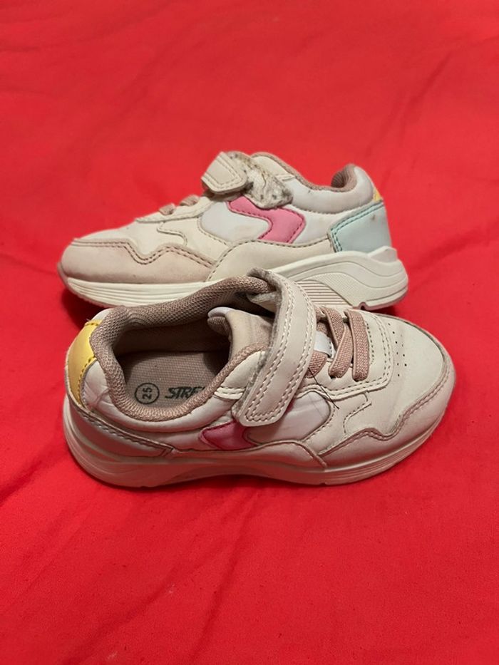 Paire de baskets fille pointure 25 marque Street Life bon état