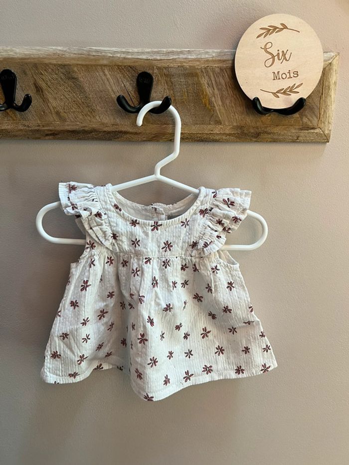 Blouse sans manches blanche fleurie