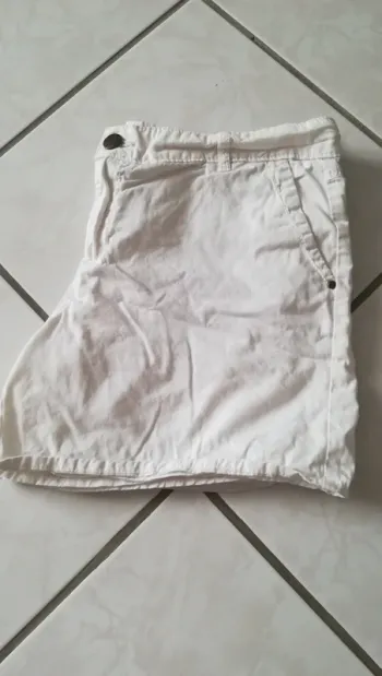 Short camaïeu blanc