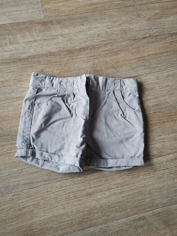 Short tape à l'œil 9 mois