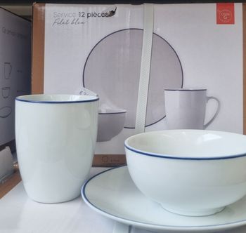 Ensemble vaisselle neuf carton fermé sous scellé revient à 15 euros avec code promo à mettre dans le panier