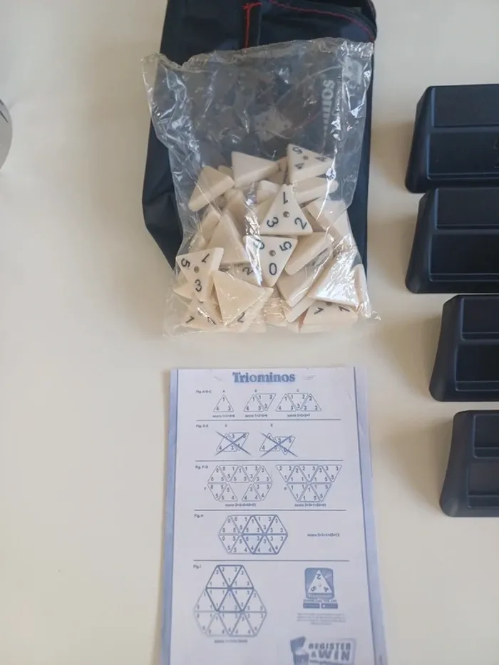 Lot Qwirkle Triominos Scrabble voyage état neuf complets 6 ans+ - photo numéro 8