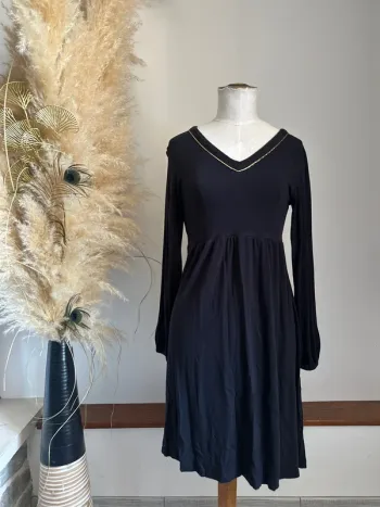 Robe genoux noire avec liseré doré M