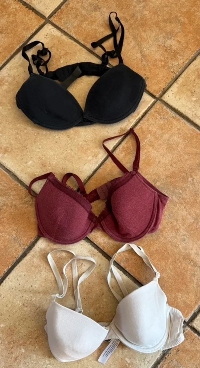 Lot 3 soutien gorge bordeaux blanc noir 85b primark kiabi