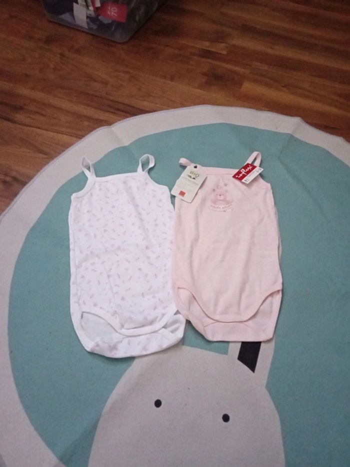 Lot 2 bodies neufs 94cm
