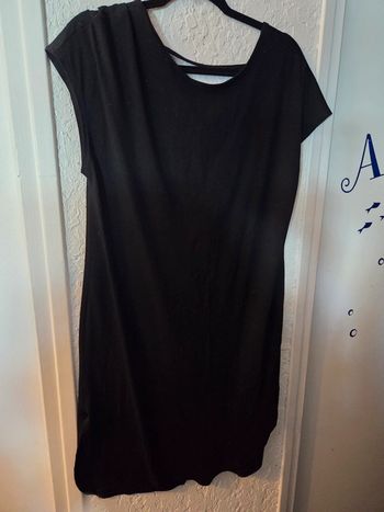 Robe t shirt ouverture dos noire