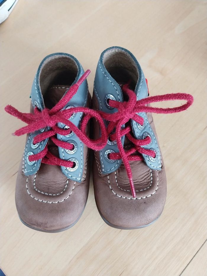 Chaussures bébé Kickers pointure 21