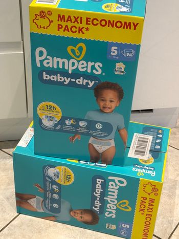 Lot couches Pampers 