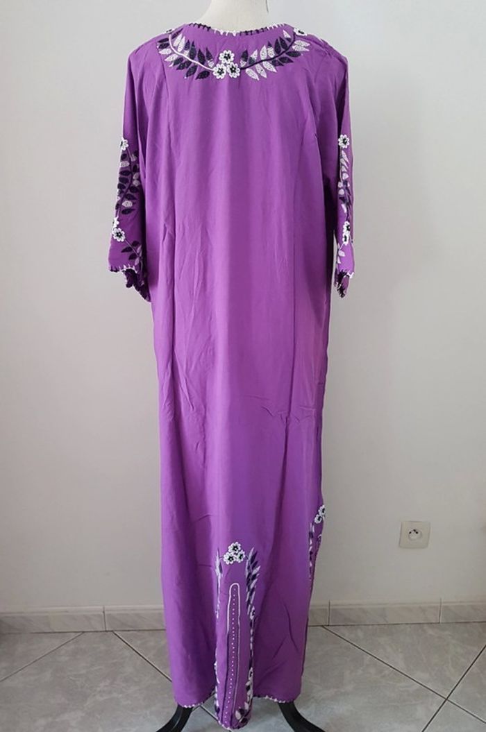Djellaba violette avec broderies - photo numéro 2