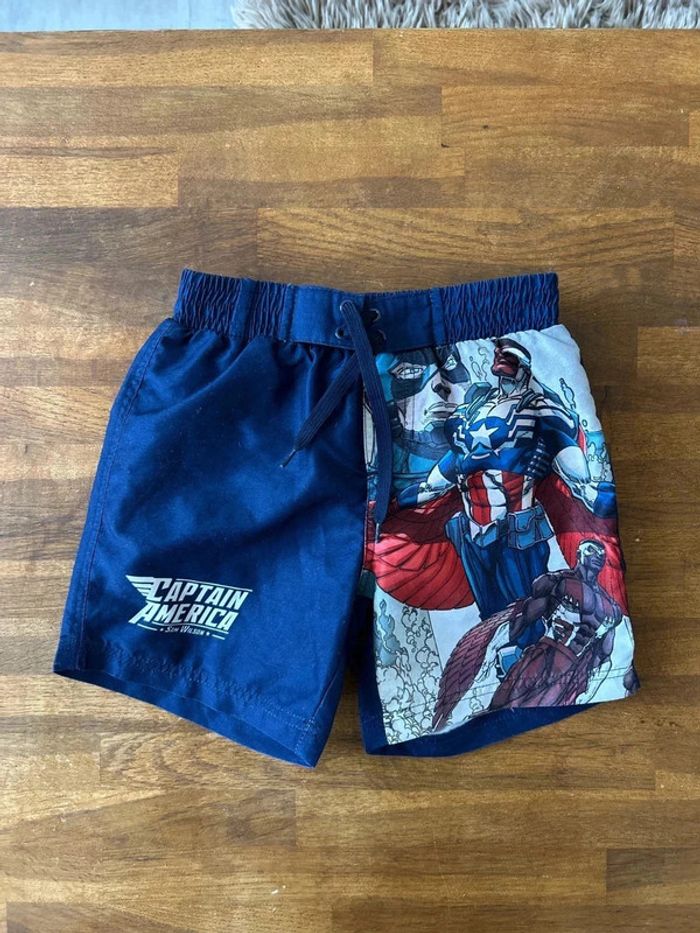 Short de bain Captain America taille 3 ans