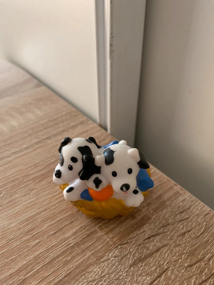 Figurine Little people chiots dans leur panier