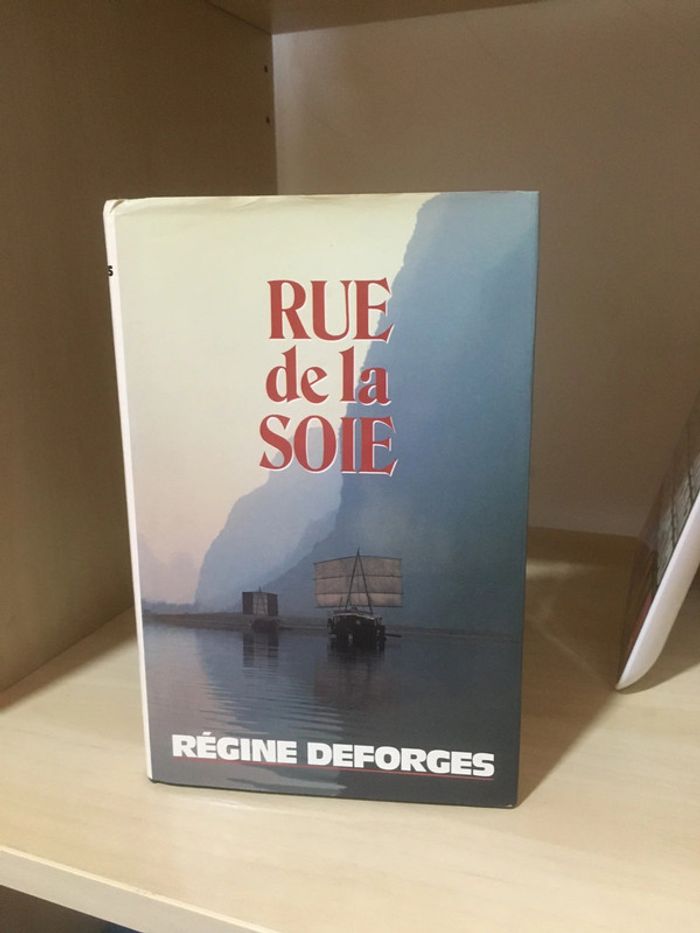 Livre Rue de la soie relié Régine Deforges - photo numéro 3