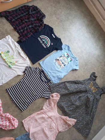 Lot vetement tshirts blouse robe..