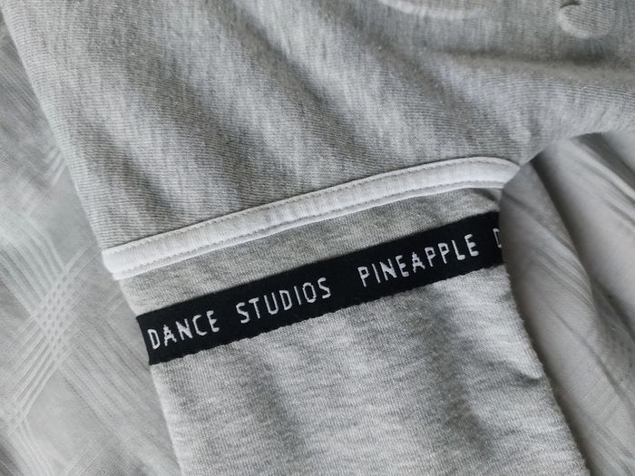 Sweat Pineapple Primark taille 11 / 12 ans - photo numéro 3