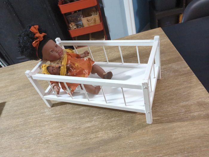 Lit poupée a barreaux vintage