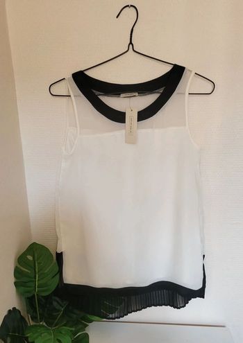 Top blanc et noir plissé