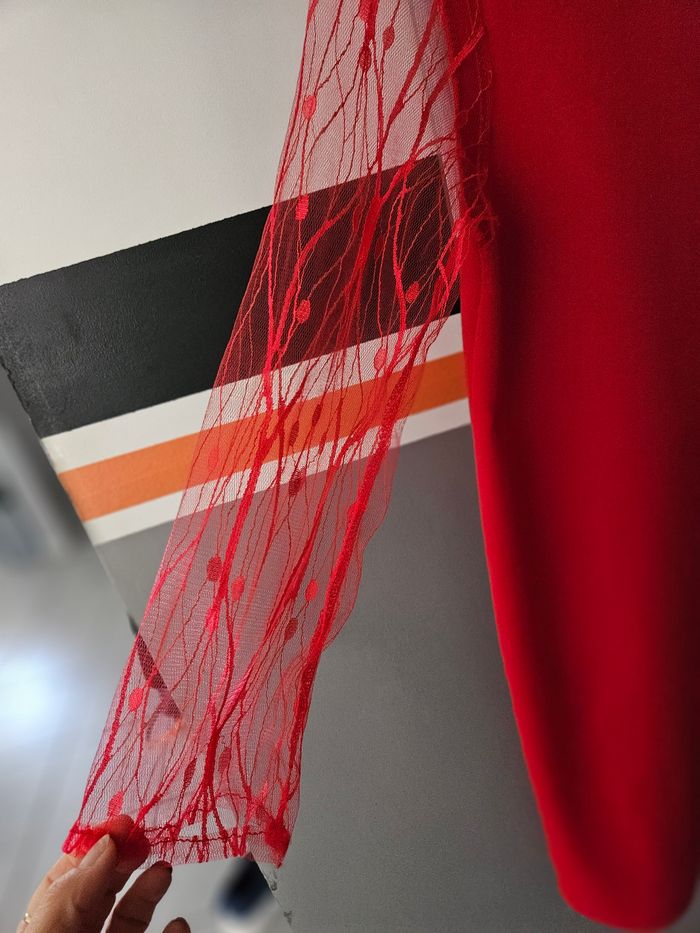 Robe rouge manches dentelle T 38 - photo numéro 3