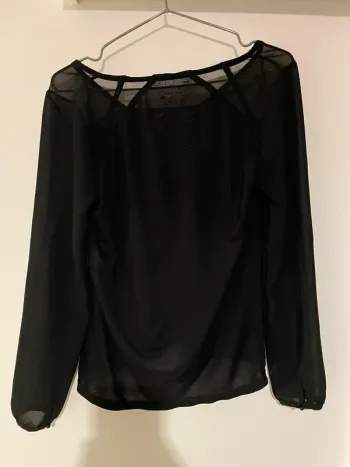 Jolie blouse noir taille 34 - XS  Naf Naf  en très bon état