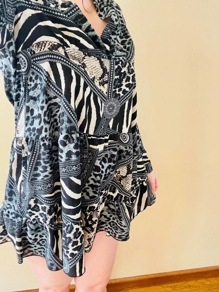 Sublime robe fluide décolleté en V manche longue à motif Lilie rose - photo numéro 3