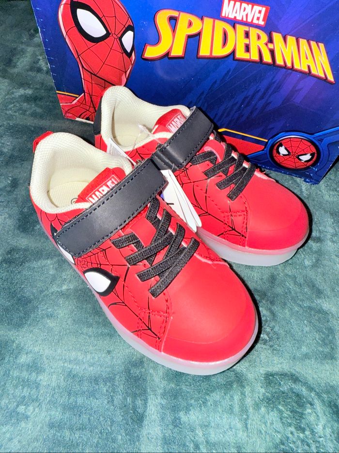Basket Spiderman Marvel lumineux - photo numéro 6