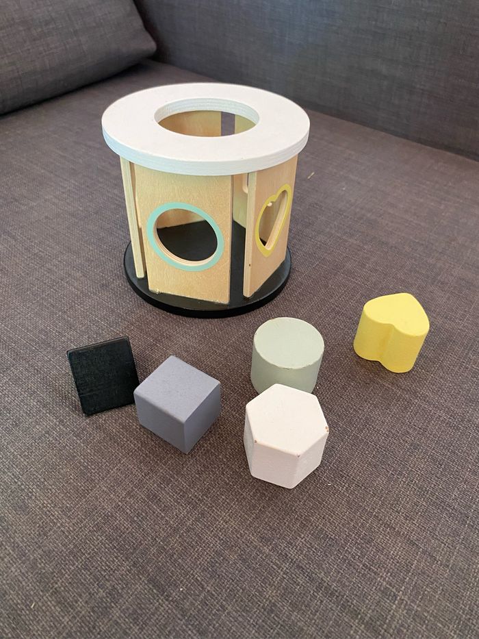 Jouet d’éveil pièce à encastrer forme