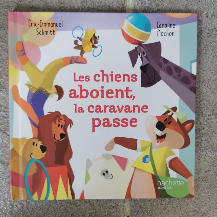 Les chiens aboient, la caravane passe