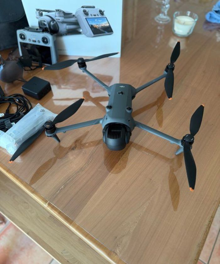 DJI Mavic 4 Pro avec toutes accessoires - photo numéro 2