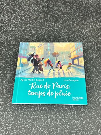 Hachette jeunesse - rue de Paris, temps de pluie 