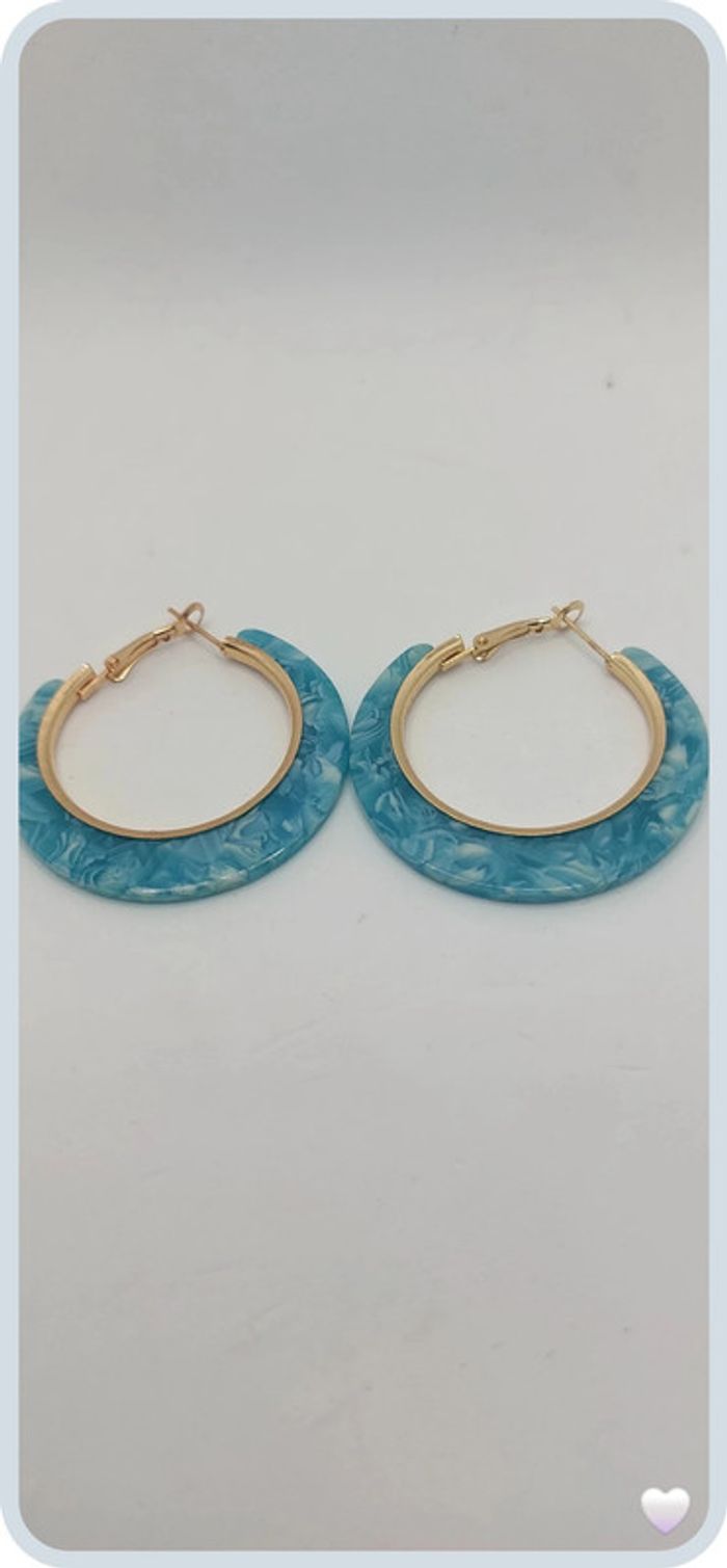 magnifique créoles en acier et style résine - photo numéro 2