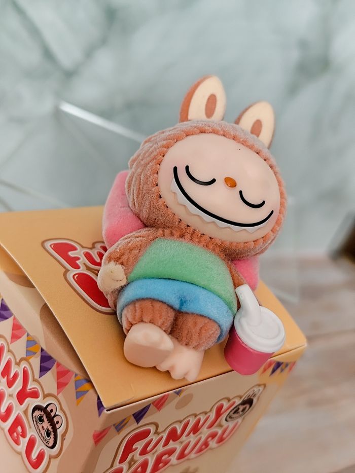 grosse figurine labubu fluffy marron - photo numéro 3