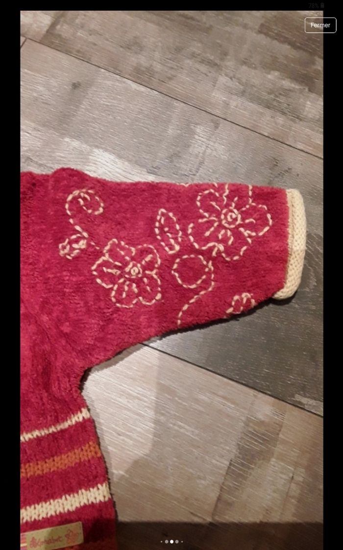 Pull rouge avec chat - photo numéro 5