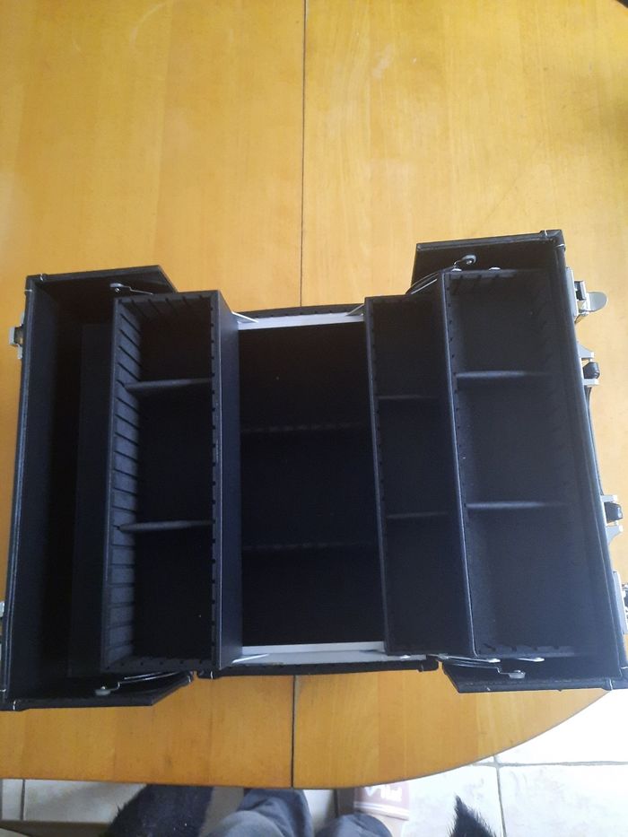 Valisette avec compartiments - photo numéro 3