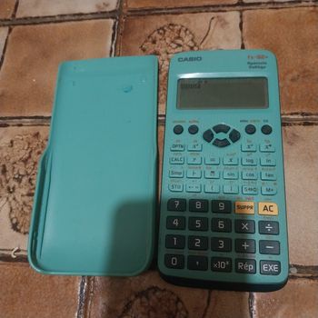Calculatrice casio fx 92 spéciale collège très bon état