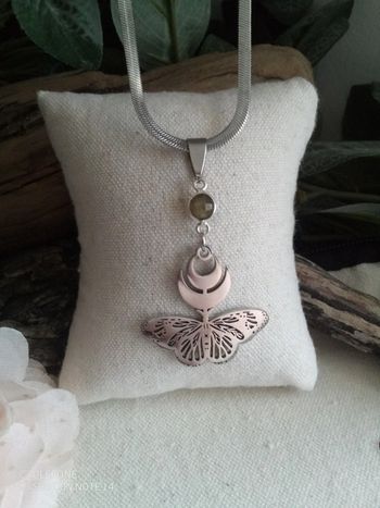 Collier labradorite papillon sphinx et double lune, argenté